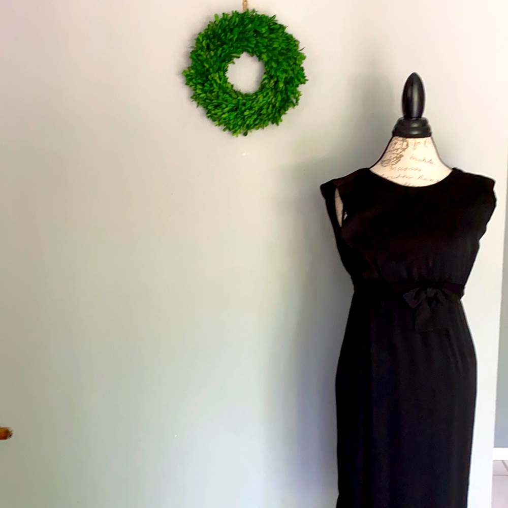 Vintage black dress with ruffle trim and zipper